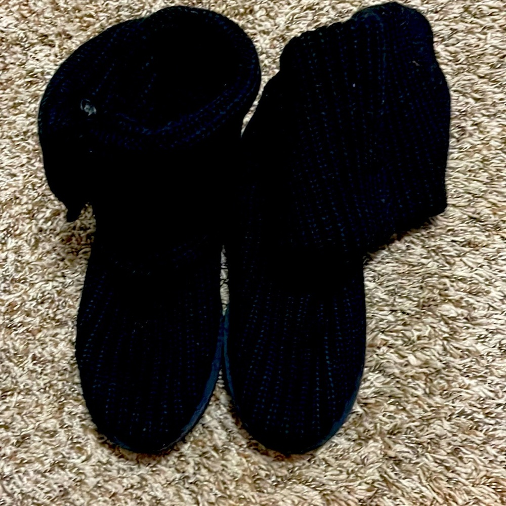 Black knit Ugg boots